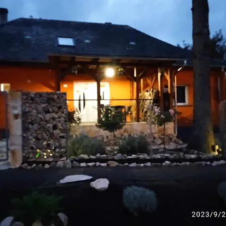 Rozsa Vendeghaz Lägenhet *