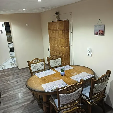 Apartament Rozsa Vendeghaz Zirc